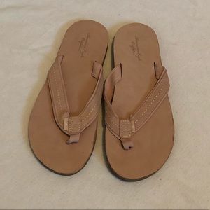 2/$10 👗 AE Pink Sandals
